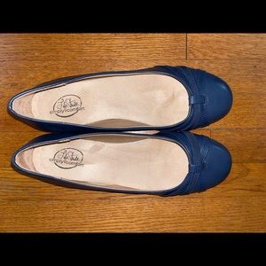 Life Stride Abigail Navy flats